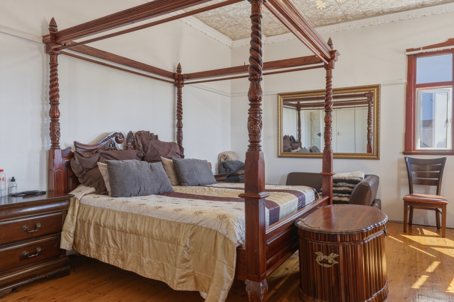 4 Bedroom Property for Sale in Vredehoek Western Cape